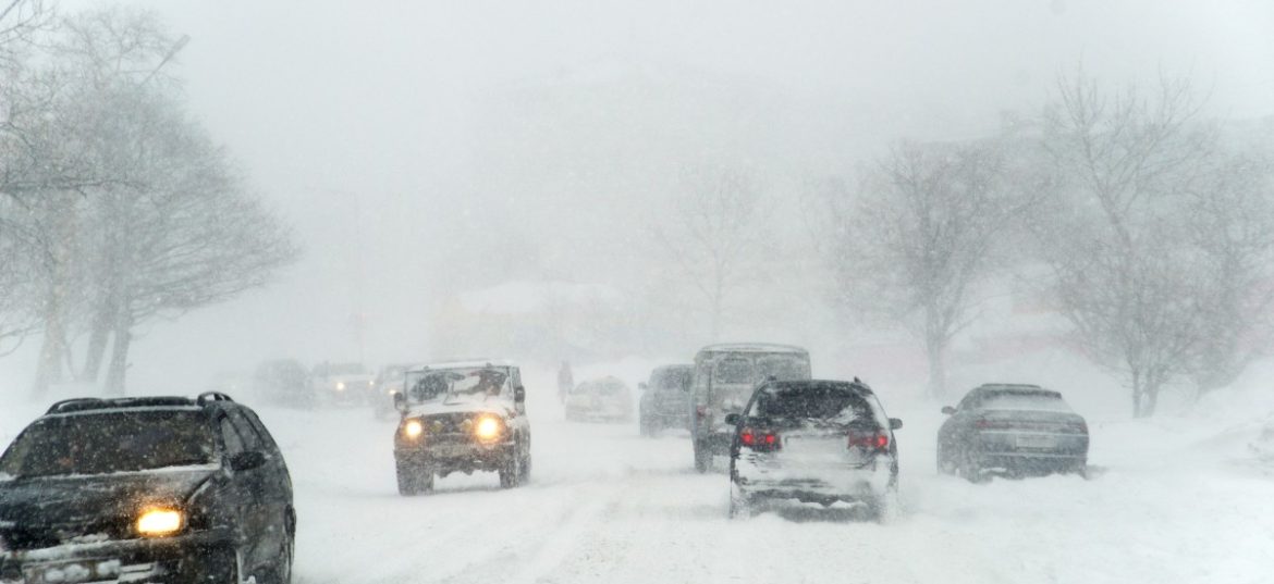 tempête de neige en voiture