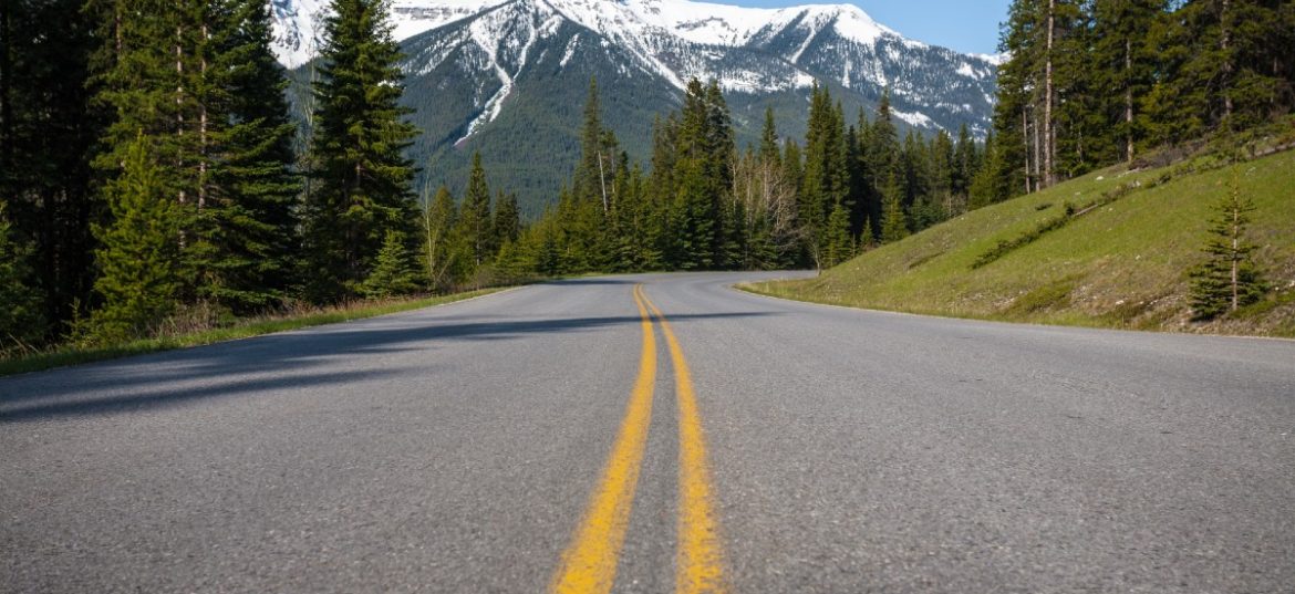 route vers la montagne